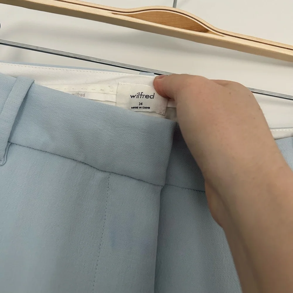 Aritzia Wilfred Effortless Wide Leg Pants Pleated Trousers in Heatwave Blue - Picture 3 of 4